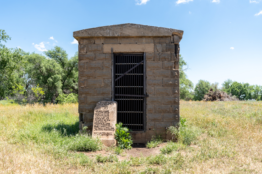 one room with a barred door route 66 in texas