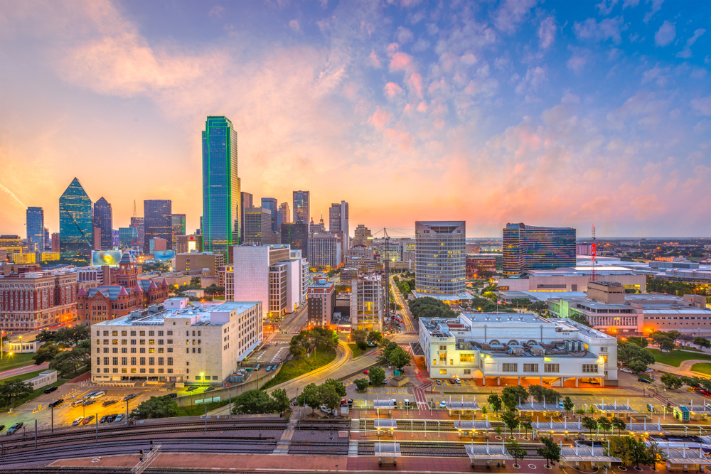 evening skyline of city with buildings best boutique hotels in dallas