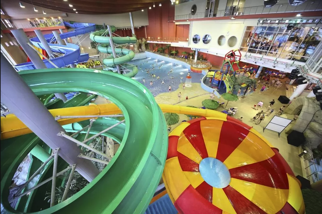 An indoor waterpark with multiple slides, rides, and a kiddie pool show why Great Wolf Lodge is one of the best family weekend getaways from Dallas. 