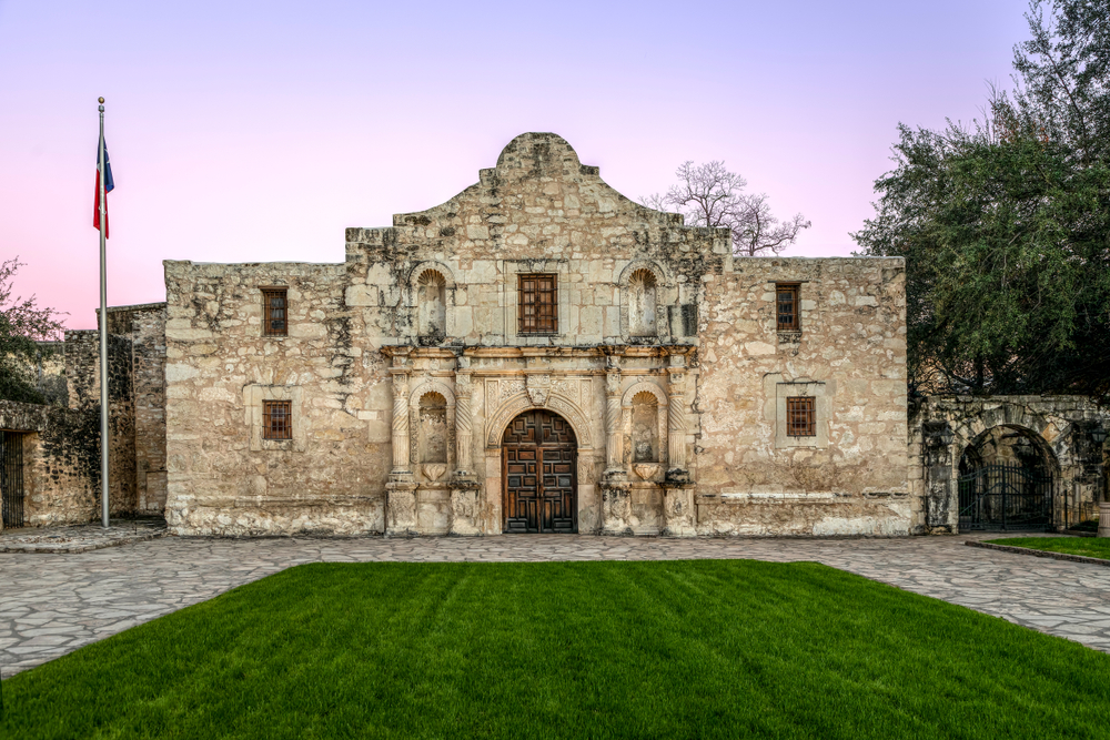 photo of an outside view of the Alamo in San Antonio 