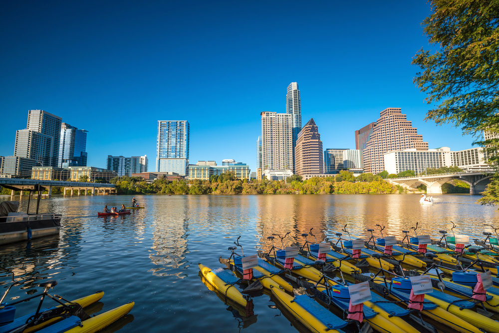  kajaky vidět pod Panorama Austin-ideální místo pro jízdu na kajaku v Texasu!