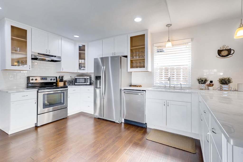 The sleek white kitchen of the Relaxing Retreat. It is so spacious and looks like it would be a dream to cook in! 