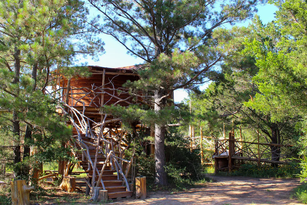 hobbit's nest treehouses, one of the beautiful treehouses in Texas!