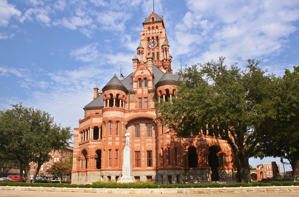 The Ellis County Courthouse in Waxahachie. A perfect stop on a Dallas to Austin roadtrip. 