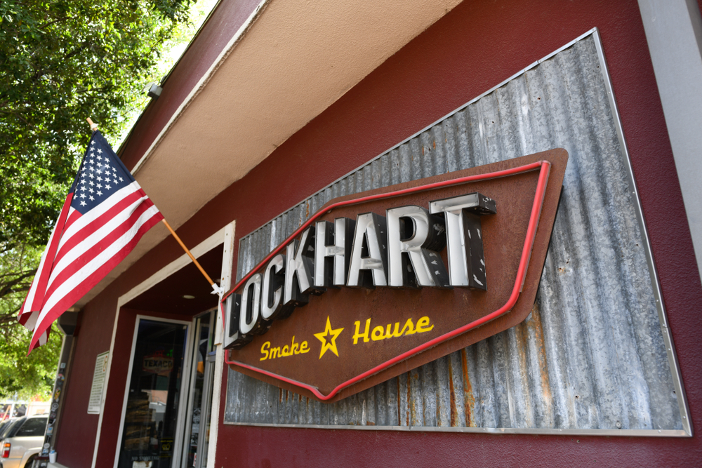 A photo of Lockhart Smoke House restaurant front. One of the many places to eat on your drive from Dallas to san Antonio.
