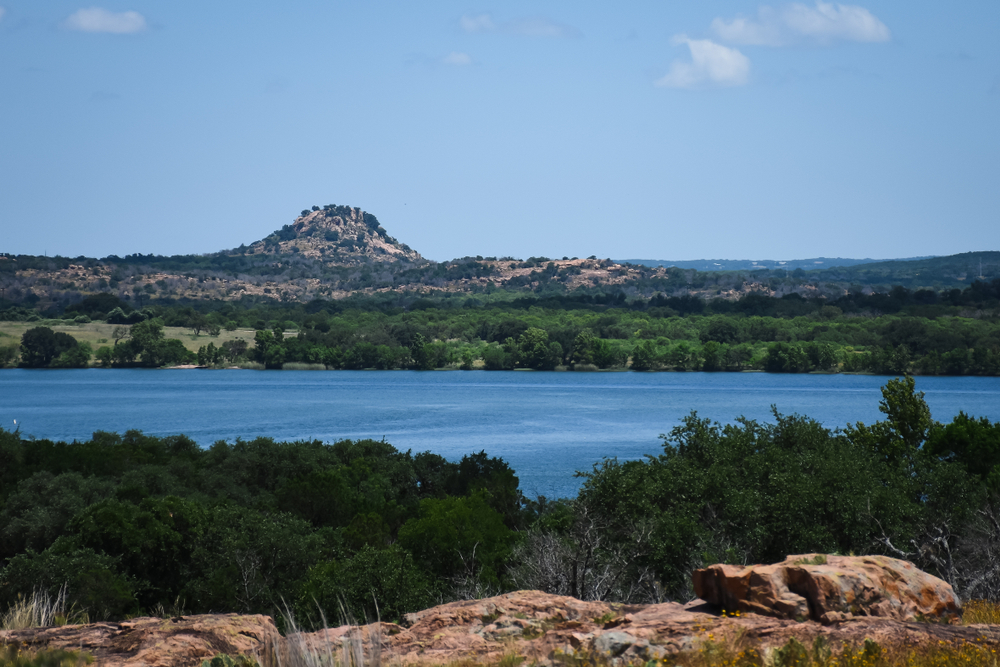 Mountain creek Lake in one of those lakes in Dallas that is surrounded by deep green trees and lots of walking trails. 